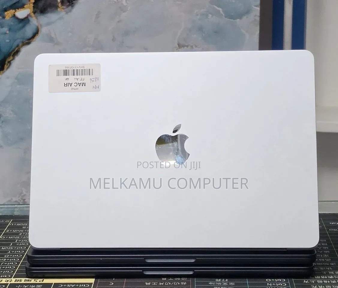 New Laptop Apple MacBook Air 2025 M4 16GB Apple M4 SSD 256GB