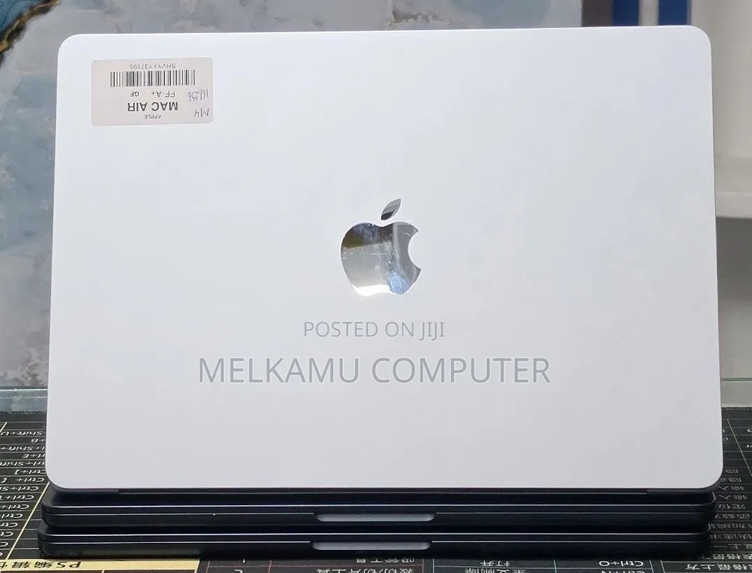 New Laptop Apple MacBook Air 2025 M4 16GB Apple M4 SSD 256GB