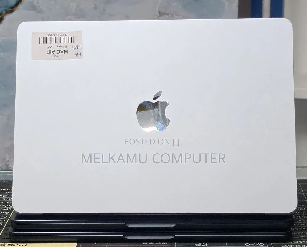 New Laptop Apple MacBook Air 2025 M4 16GB Apple M4 SSD 256GB