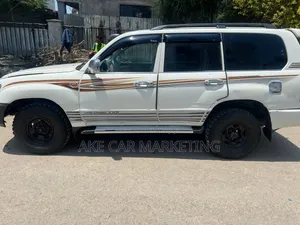 Toyota Land Cruiser 2005 White