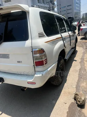 Toyota Land Cruiser 2005 White