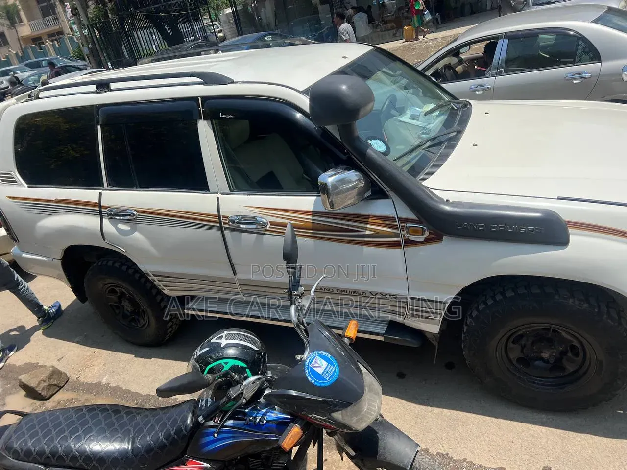 Toyota Land Cruiser 2005 White