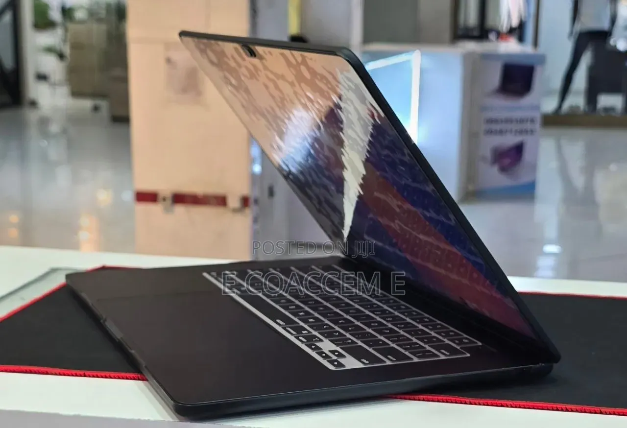 New Laptop Apple MacBook 16GB Apple M5 SSD 512GB