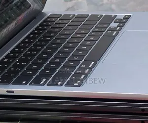 New Laptop Apple MacBook Air 2025 M4 16GB Apple M4 SSD 256GB