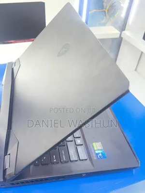 New Laptop MSI Creator 17 B11UG-223 16GB Intel Core i7 SSD 512GB