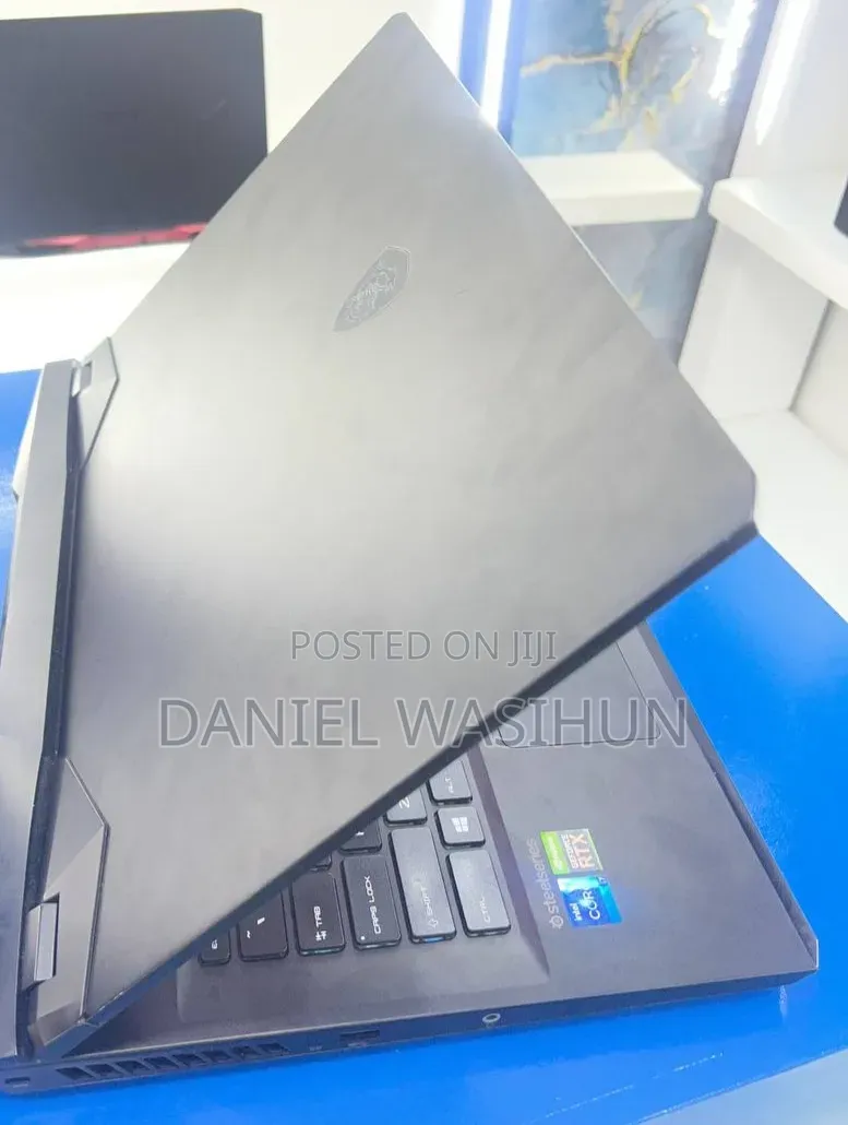 New Laptop MSI Creator 17 B11UG-223 16GB Intel Core i7 SSD 512GB
