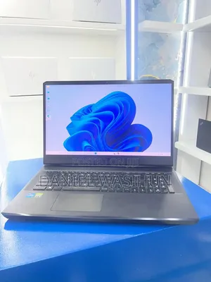 New Laptop MSI Creator 17 B11UG-223 16GB Intel Core i7 SSD 512GB