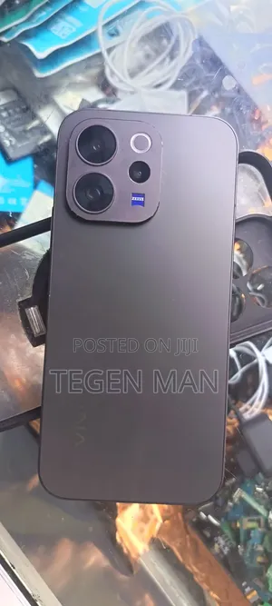 Vivo V70 256 GB Black