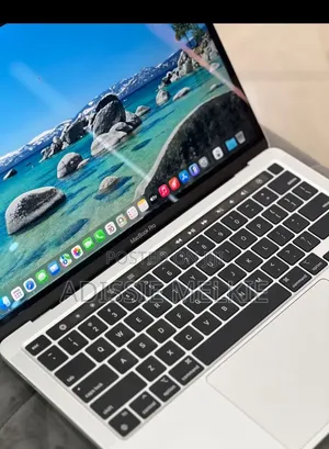 New Laptop Apple MacBook Pro 2022 M2 8GB Intel Core i7 SSD 512GB