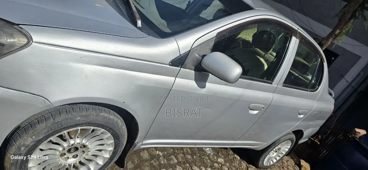 Toyota Platz 1.0 FWD 2005 Silver