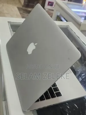 New Laptop Apple MacBook Pro 2015 8GB Intel Core i5 SSD 256GB