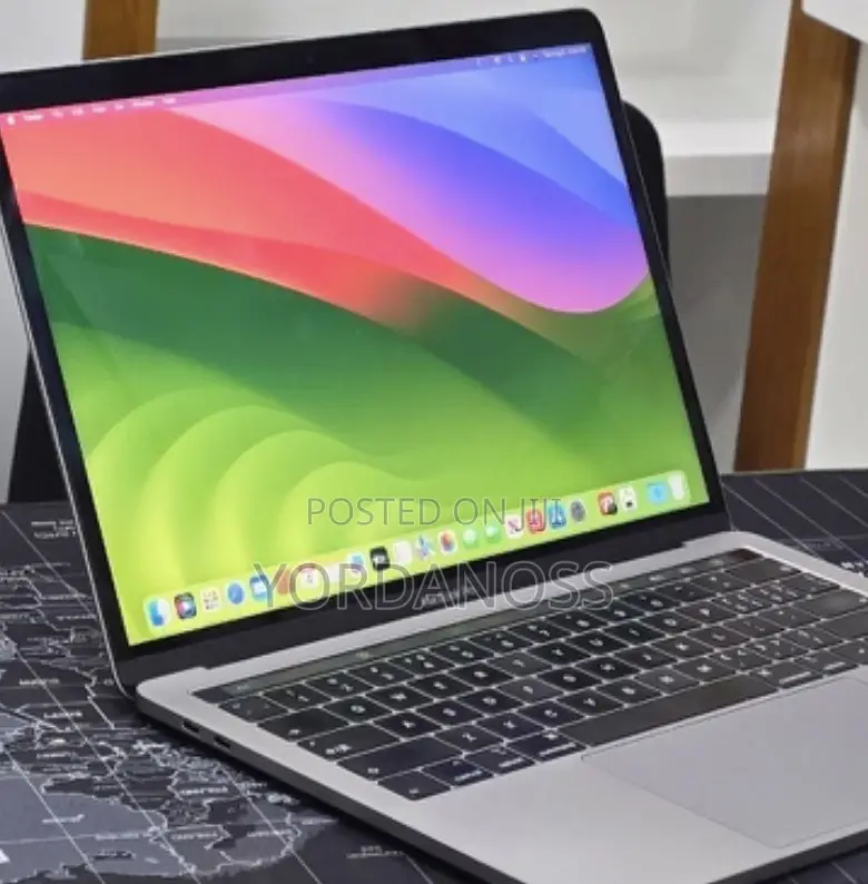 New Laptop Apple MacBook Pro 2019 16GB Intel Core i7 SSD 256GB