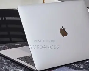 New Laptop Apple MacBook Pro 2019 16GB Intel Core i7 SSD 256GB