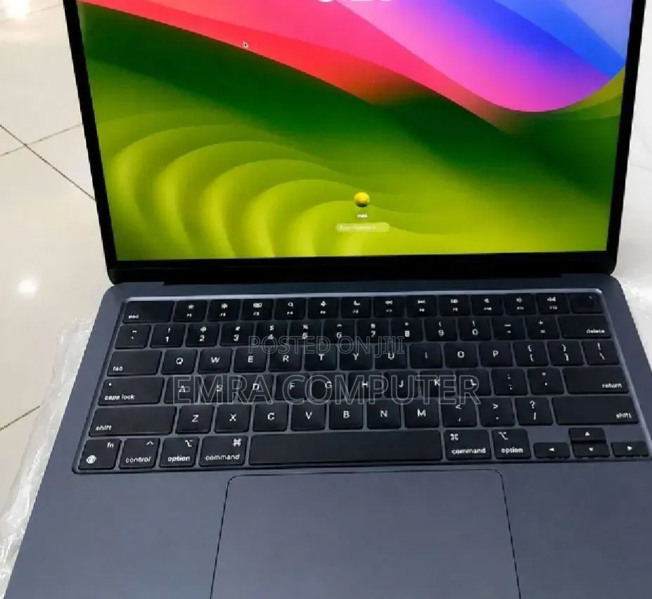 New Laptop Apple MacBook Air 2022 M2 8GB Apple M2 SSD 256GB