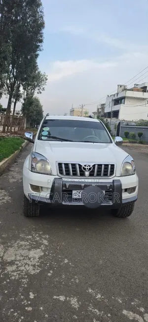 Toyota Land Cruiser Prado 2005 White