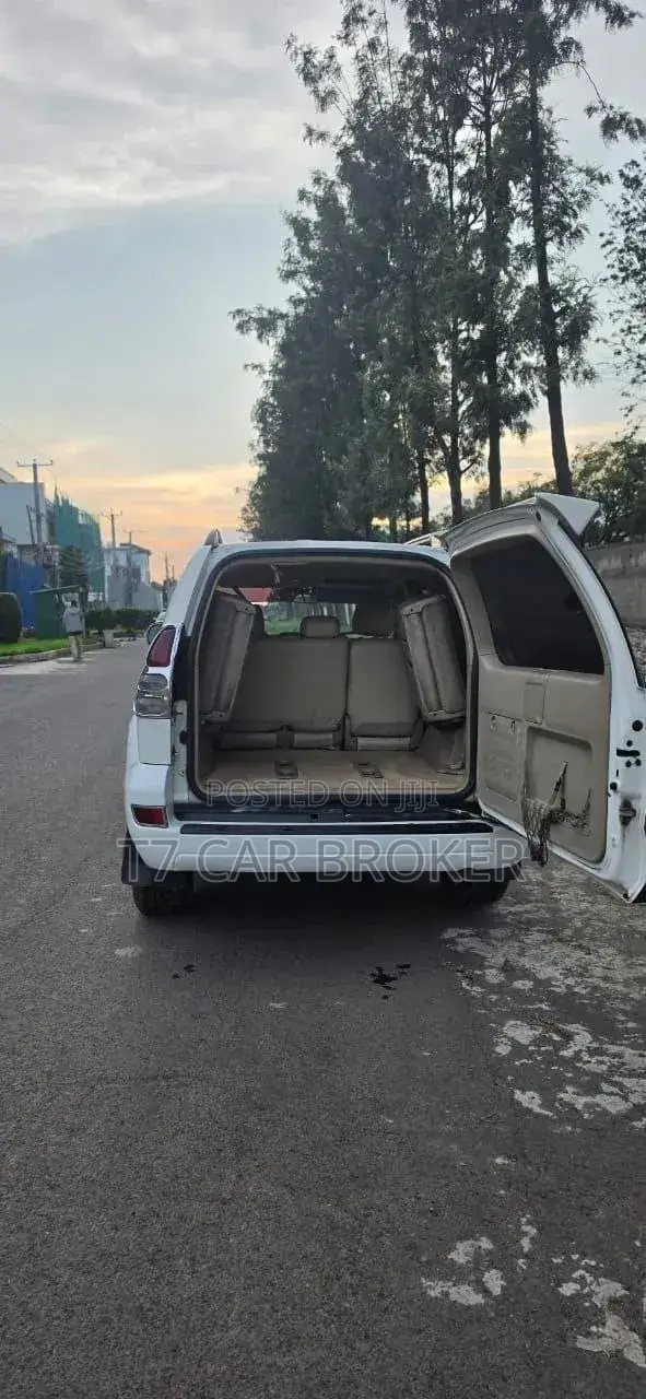 Toyota Land Cruiser Prado 2005 White