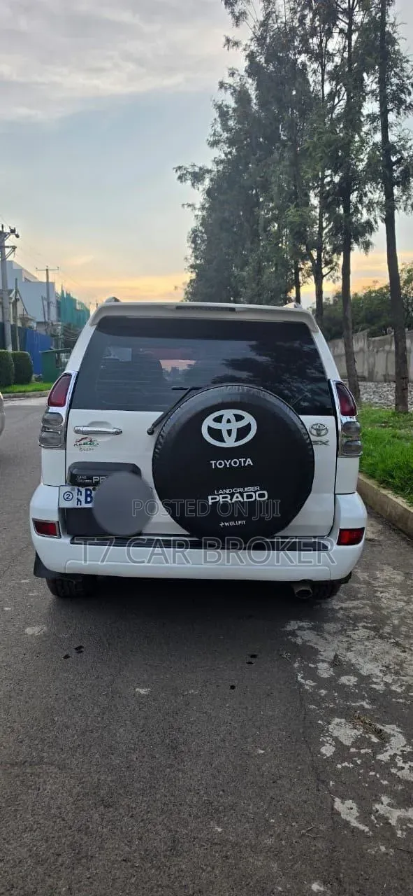 Toyota Land Cruiser Prado 2005 White