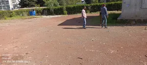 ለጋራጅና ለመኪና ማቆሚያ የሚከራይ ባዶ ቦታ