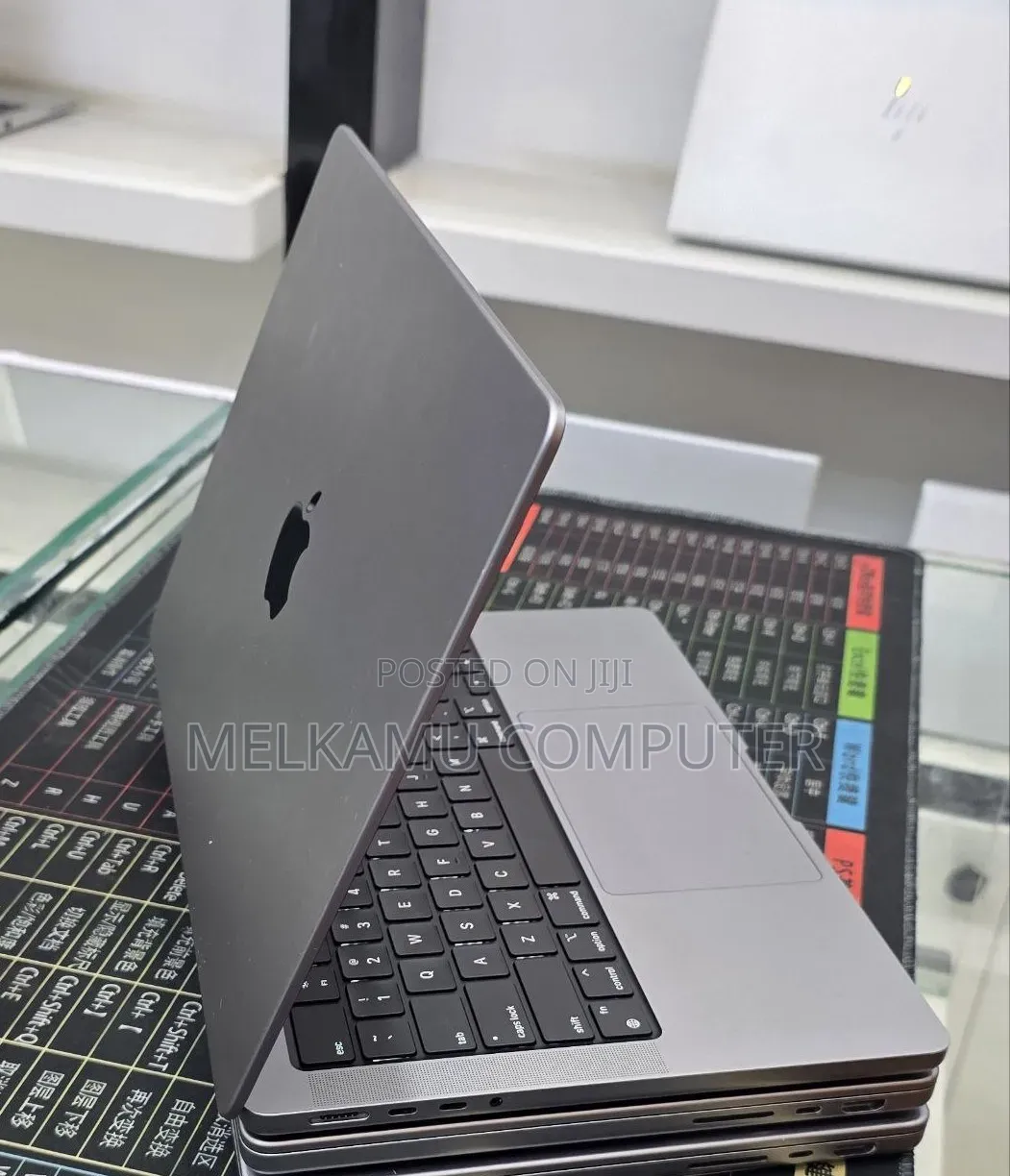 New Laptop Apple MacBook Pro 2021 M1 32GB Apple M1 Pro SSD 512GB