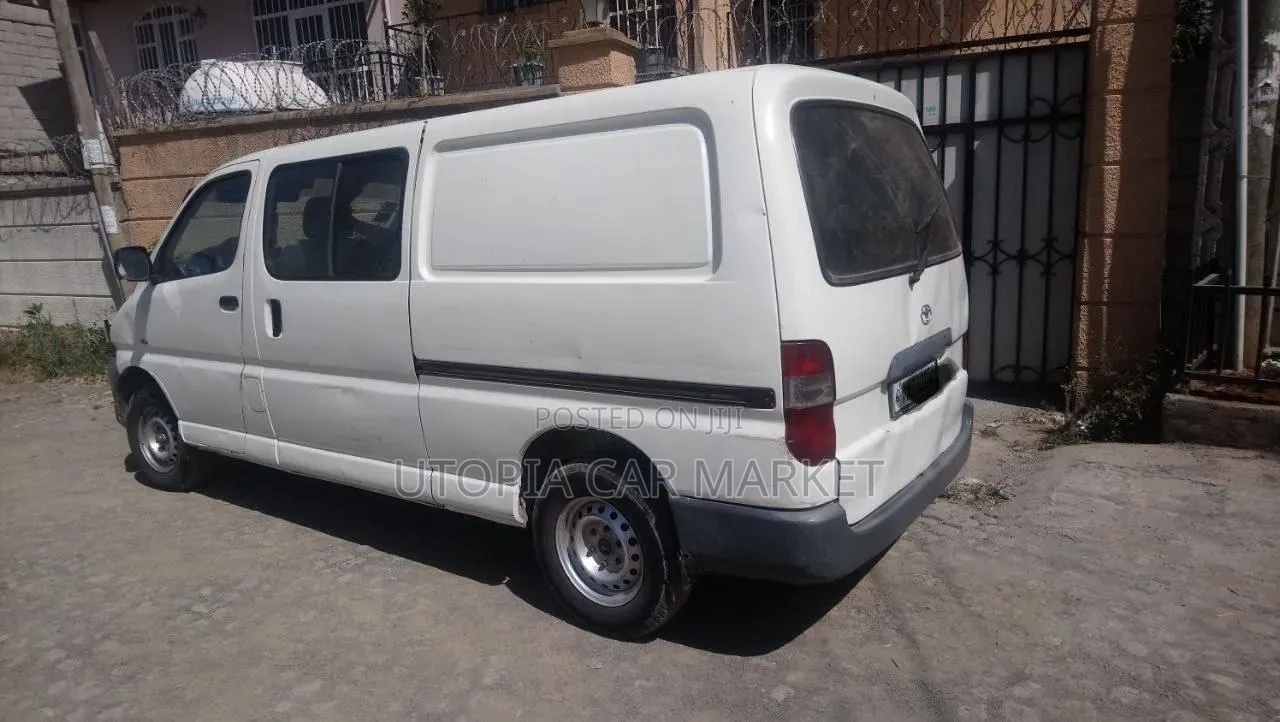 Toyota HiAce 2005