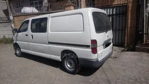 Toyota HiAce 2005