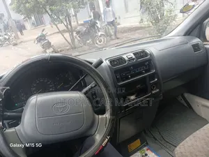 Toyota HiAce 2005