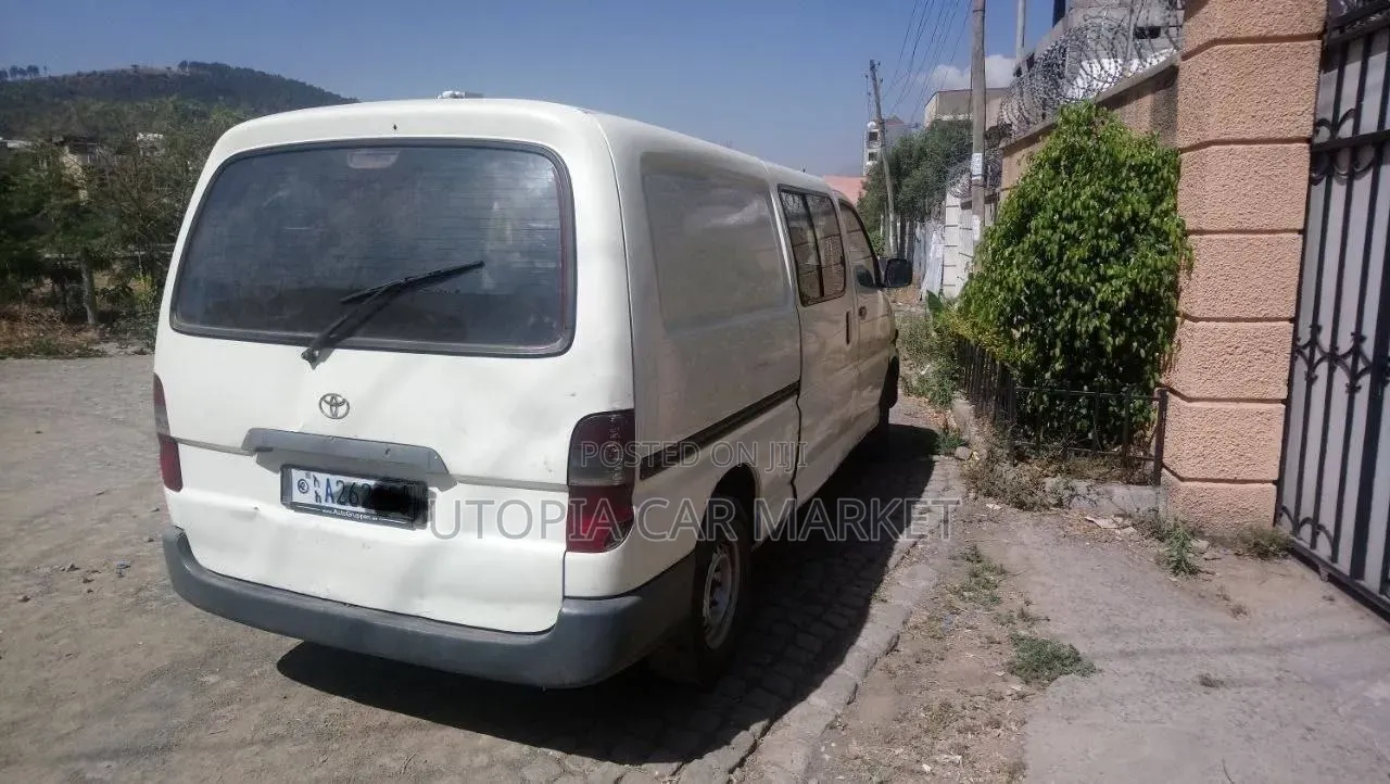 Toyota HiAce 2005