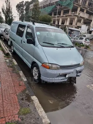 Toyota HiAce 1998 Green