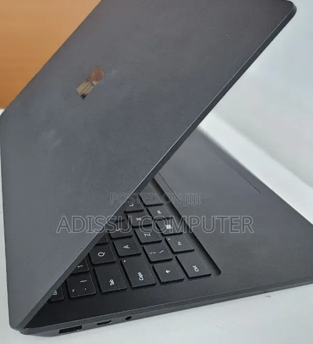 New Laptop Microsoft Surface 16GB Intel Core i7 SSD 512GB