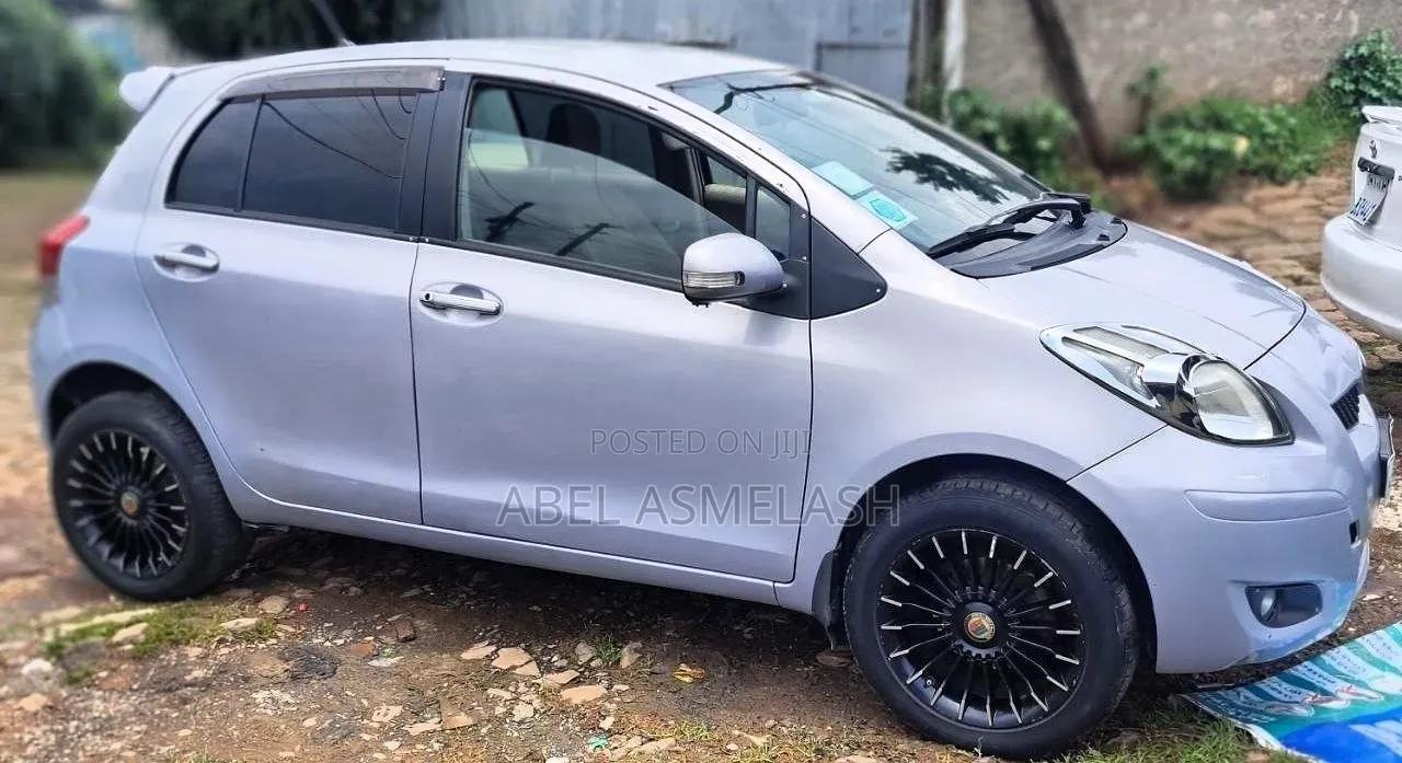 Toyota Yaris 2010 Gray