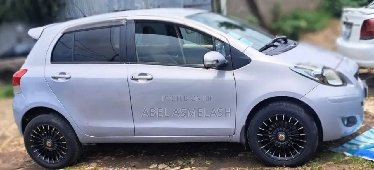 Toyota Yaris 2010 Gray