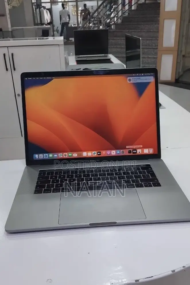 New Laptop Apple MacBook Pro 2017 16GB Intel Core i7 SSD 512GB