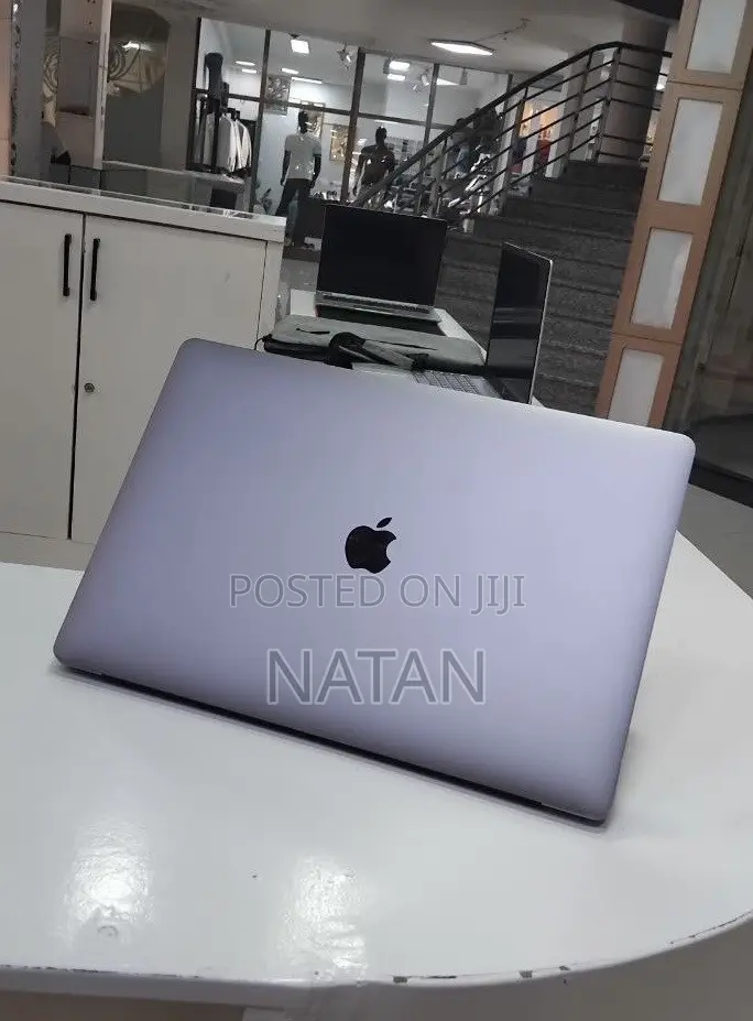 New Laptop Apple MacBook Pro 2017 16GB Intel Core i7 SSD 512GB
