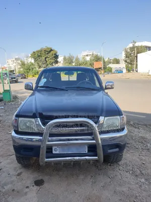 Toyota Hilux 2003 Black