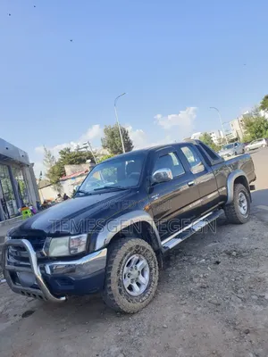 Toyota Hilux 2003 Black