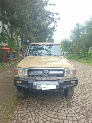 Toyota Land Cruiser 2012 Gold