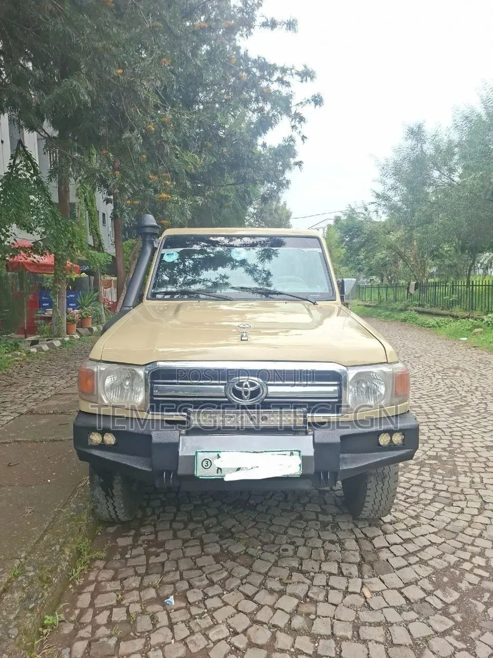 Toyota Land Cruiser 2012 Gold
