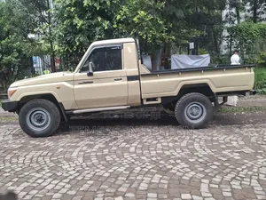 Toyota Land Cruiser 2012 Gold