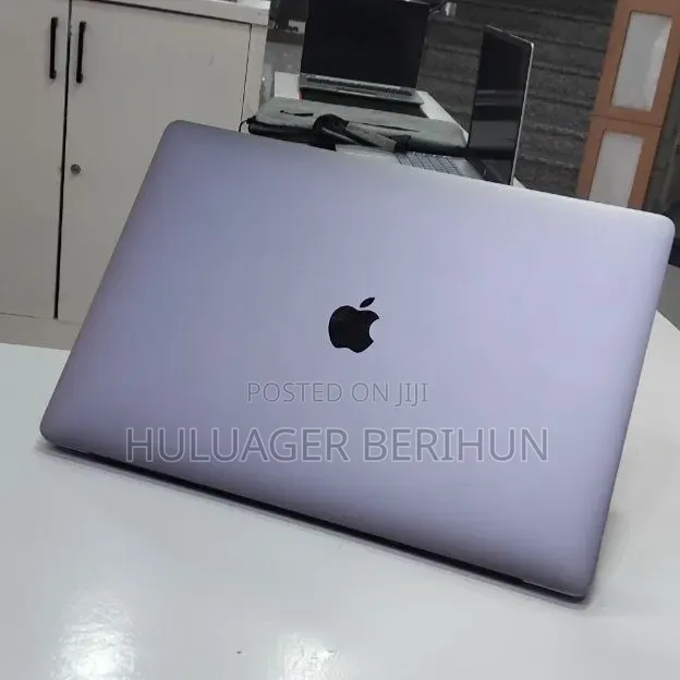 New Laptop Apple MacBook Pro 2017 16GB Intel Core i7 SSD 512GB