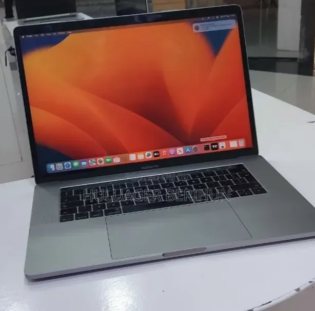 New Laptop Apple MacBook Pro 2017 16GB Intel Core i7 SSD 512GB