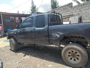 Toyota Hilux 1999 Black