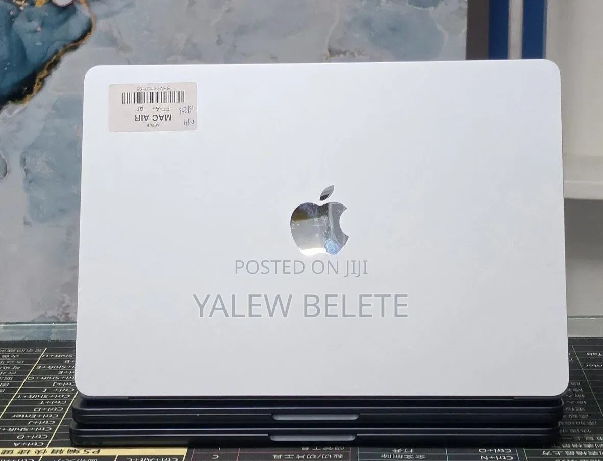 New Laptop Apple MacBook Air 2025 M4 16GB Apple M4 SSD 256GB