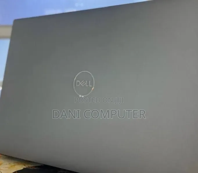 New Laptop Dell Precision 15 3520 16GB Intel Core i7 SSD 512GB