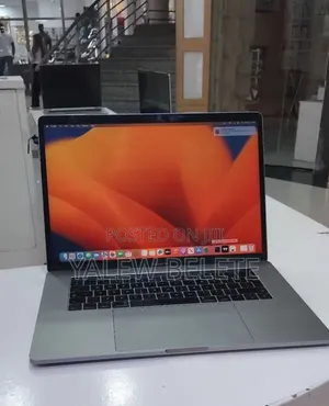 New Laptop Apple MacBook Pro 2017 16GB Intel Core i7 SSD 512GB