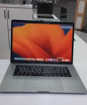 New Laptop Apple MacBook Pro 2017 16GB Intel Core i7 SSD 512GB