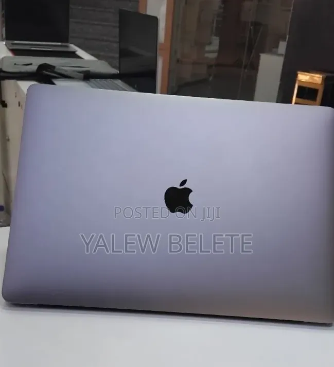 New Laptop Apple MacBook Pro 2017 16GB Intel Core i7 SSD 512GB