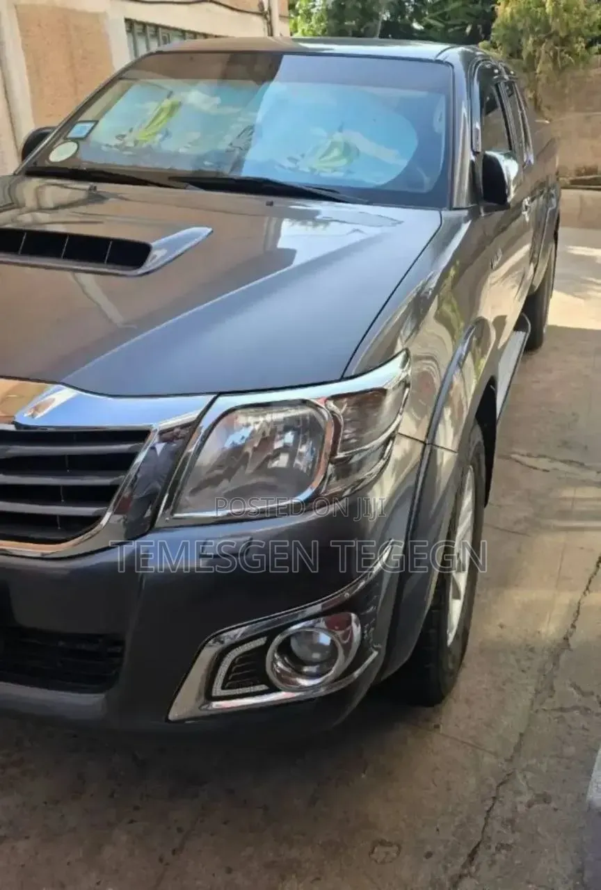 Toyota Hilux 2015 Black