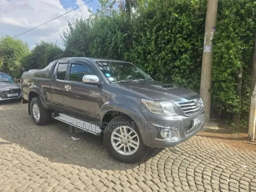 Toyota Hilux 2015 Black