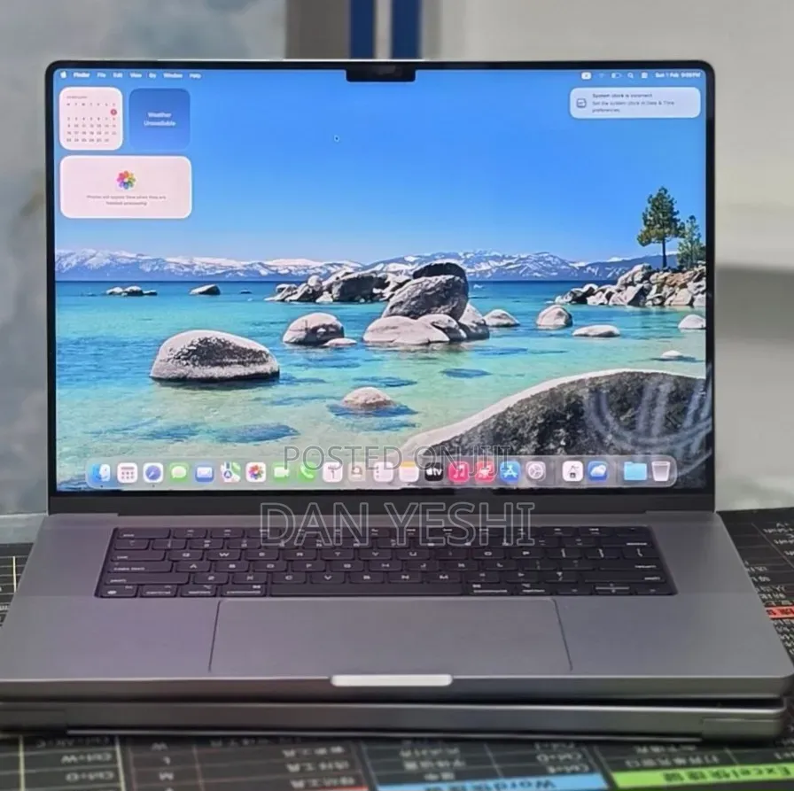 New Laptop Apple MacBook Pro 32GB Apple M1 Max SSD 1T