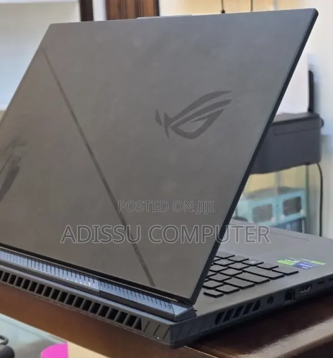 New Laptop Asus ROG Strix G18 12GB Intel Core i9 SSD 1T